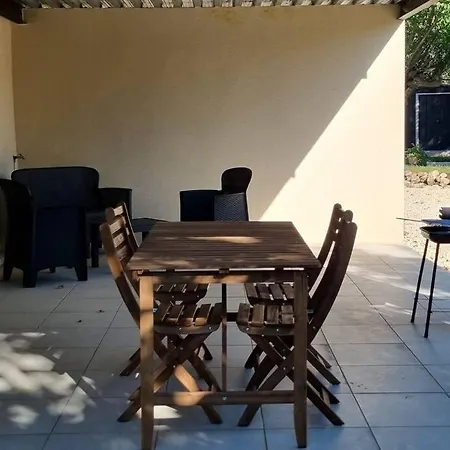 Apartment T2 Terrasse Couverte Proche Pont Du Gard Et Uzes Pouzilhac