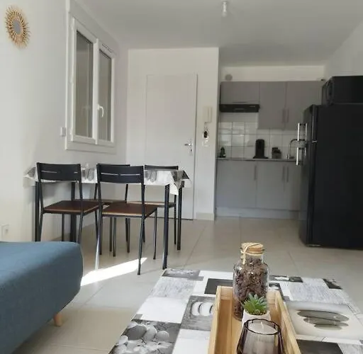 T2 Terrasse Couverte Proche Pont Du Gard Et Uzes Apartment Pouzilhac